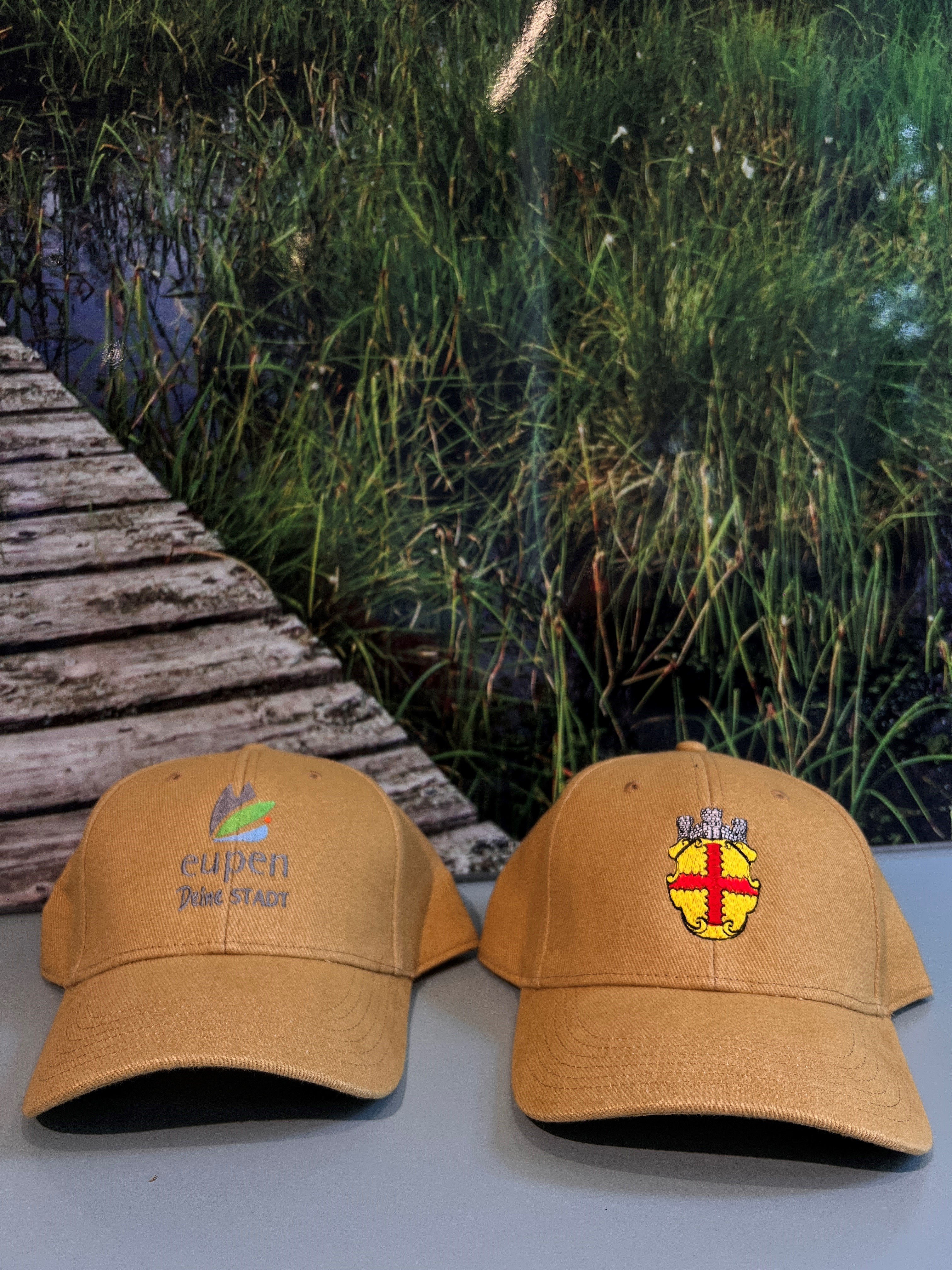 Casquette beige avec blason ou logo d’Eupen brodé (à l’unité)