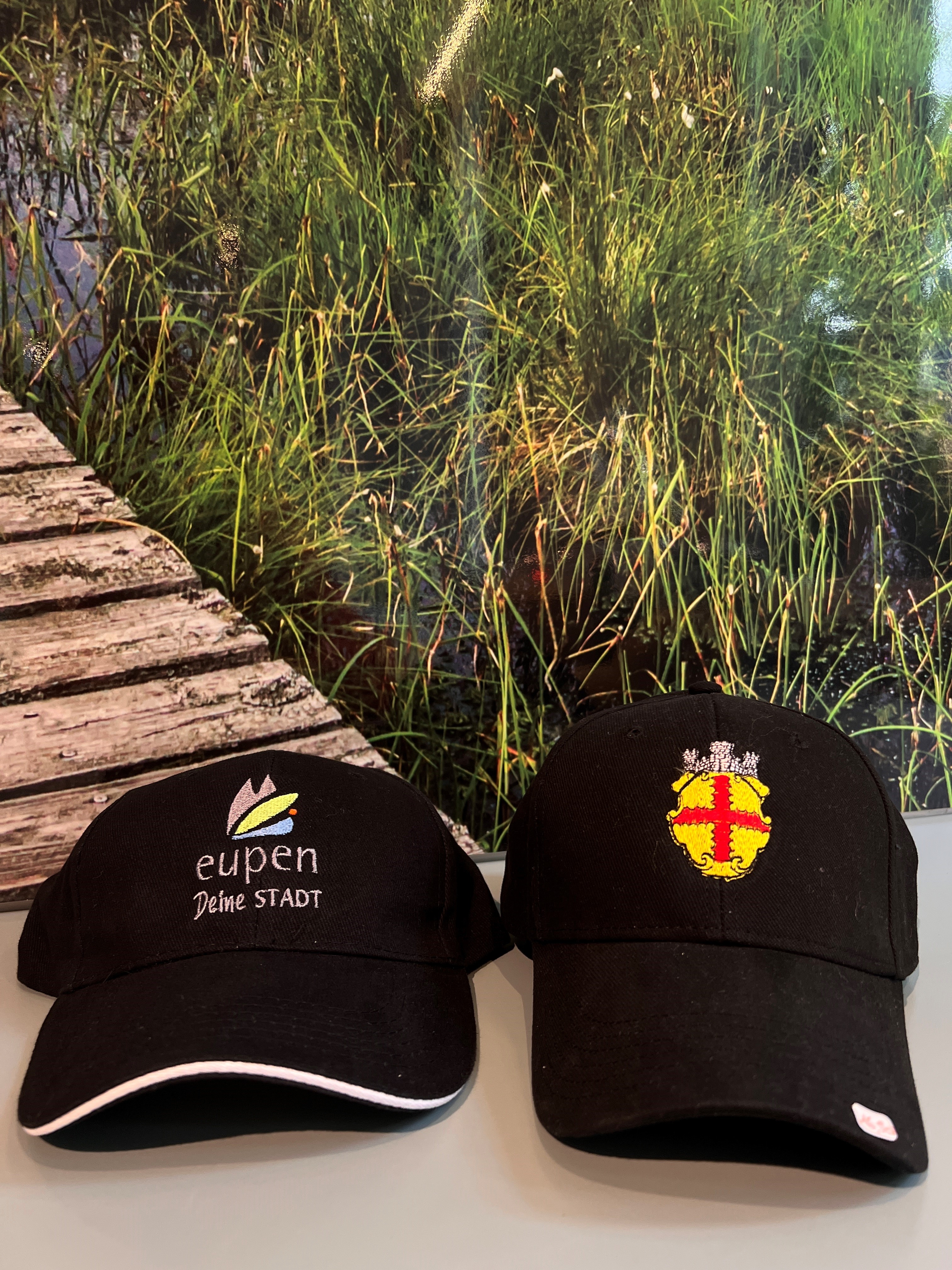 Casquettes noires avec blason ou logo d’Eupen brodé (à l’unité)